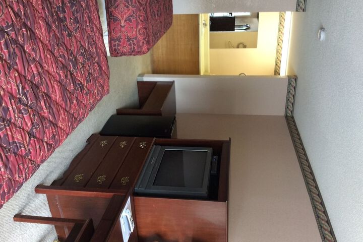 Room 8 of 13