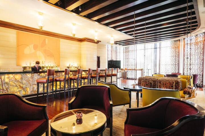 Lounge 95 of 128