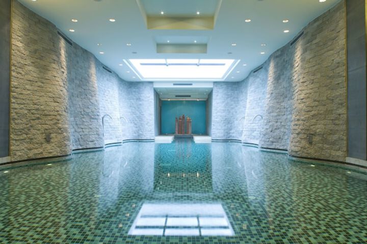 Hotel with Pool