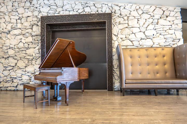 Entrance & Lobby