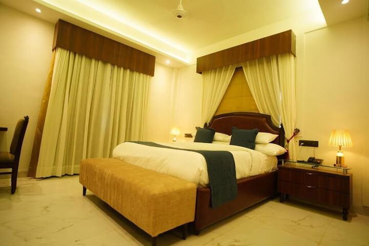 Room 10 of 111