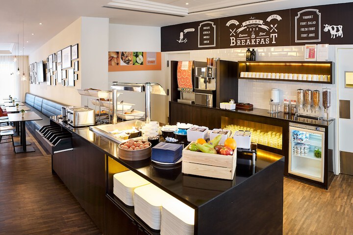 Breakfast/Coffee Service 55 of 92