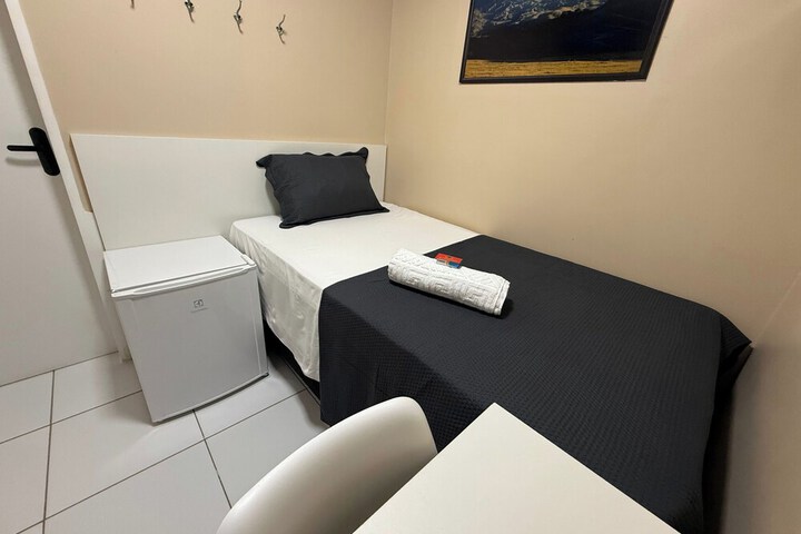 Room 27 of 76