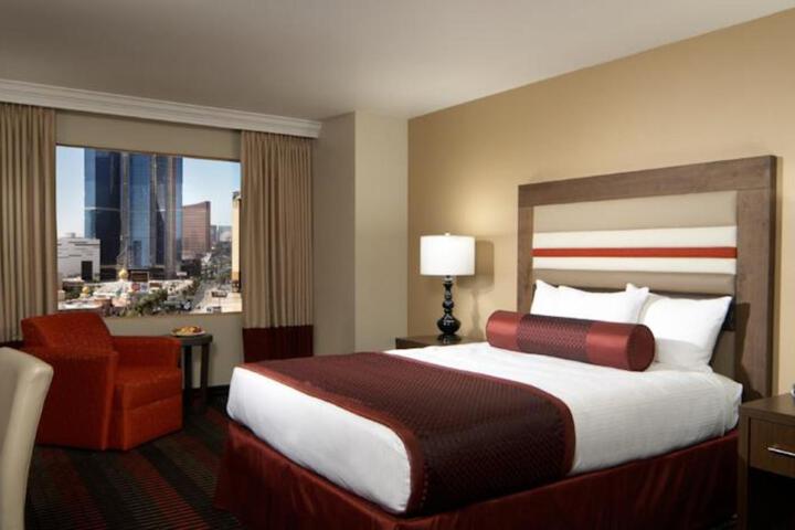 Standard Room, King or Two Doubles (4 of 9)
