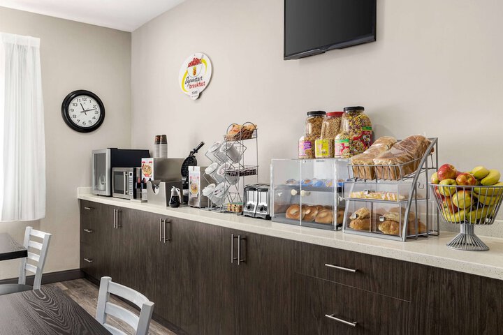 Breakfast/Coffee Service 32 of 40