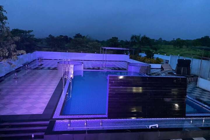 Pool 21 of 40