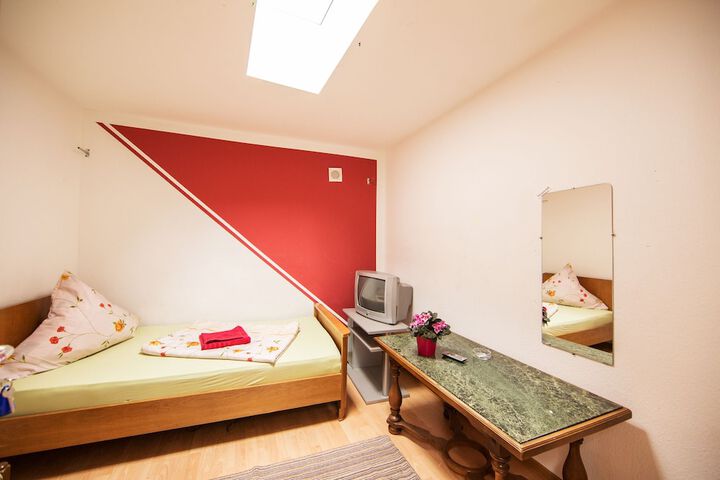 Room 10 of 22