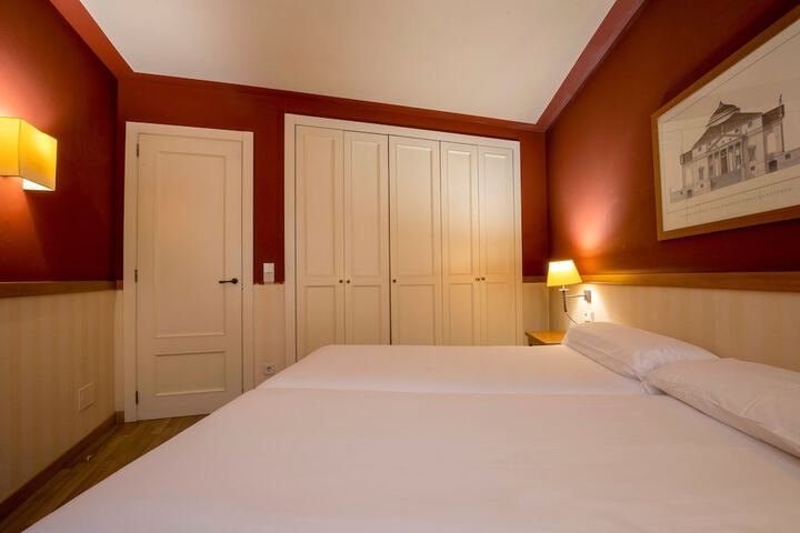 Room 2 of 28