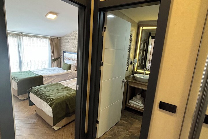 Room 25 of 101
