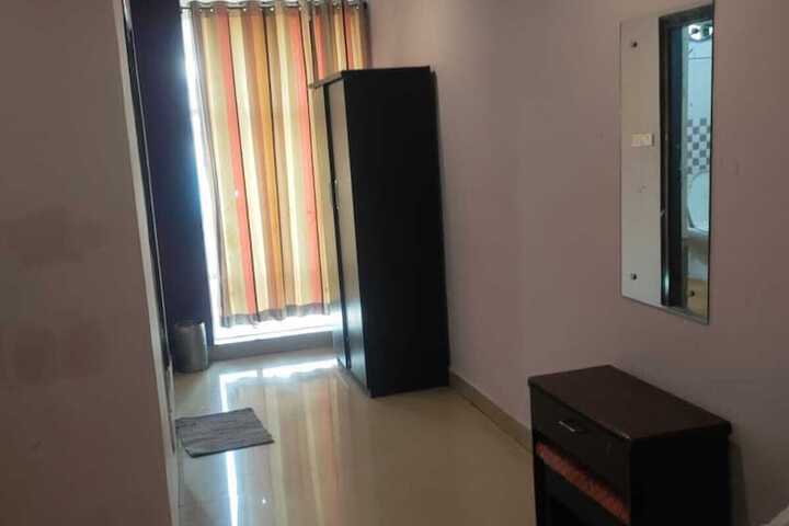 Room 12 of 34
