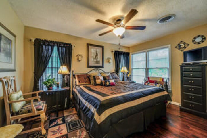 Room 33 of 61