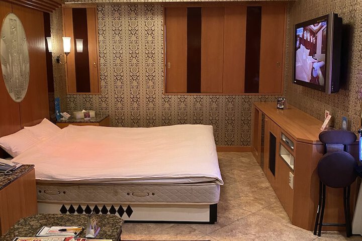 Room 12 of 43