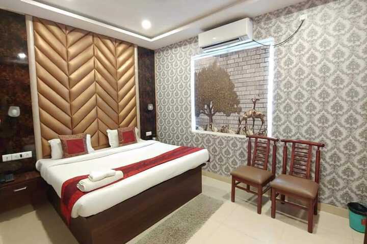 Room 9 of 20