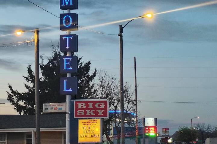 Big Sky Motel