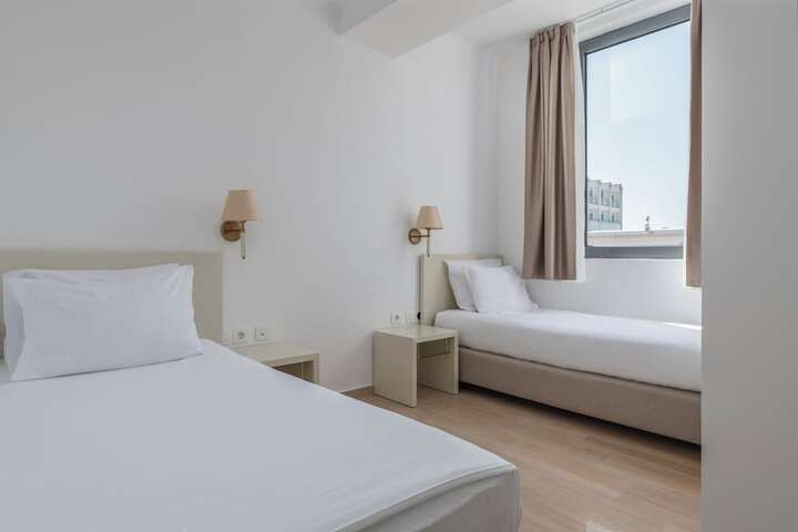 Room 8 of 94