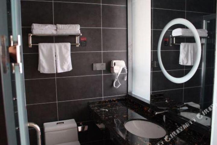 Ease Hotel(Wuyue Plaza store Kunming Road Xian)