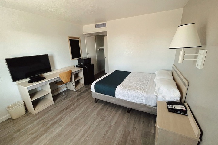 Room 7 of 25