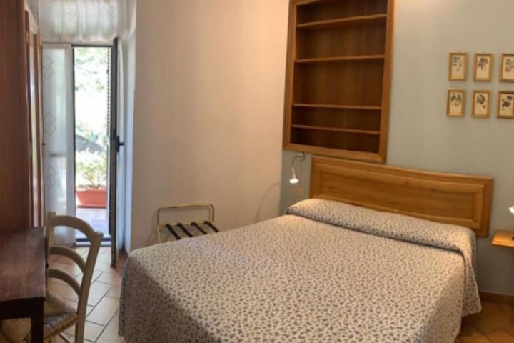 Room 6 of 68