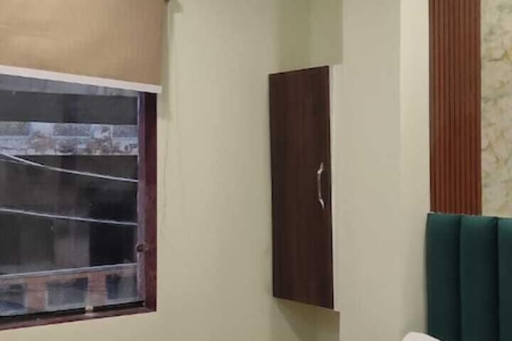 Room 6 of 14