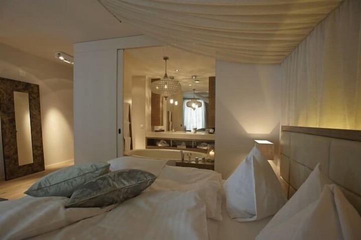 Room 9 of 56