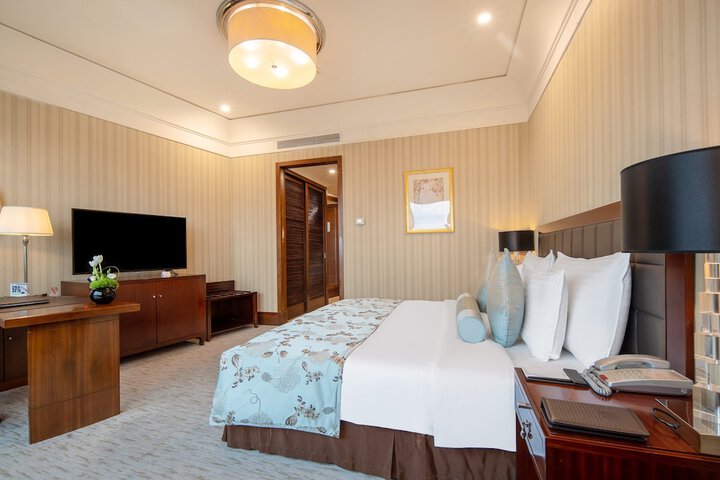 Room 28 of 66