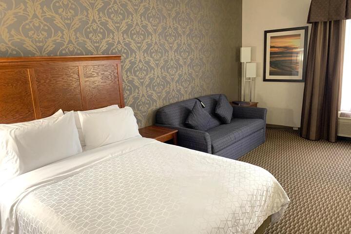 2 Queen Beds (1 of 10)