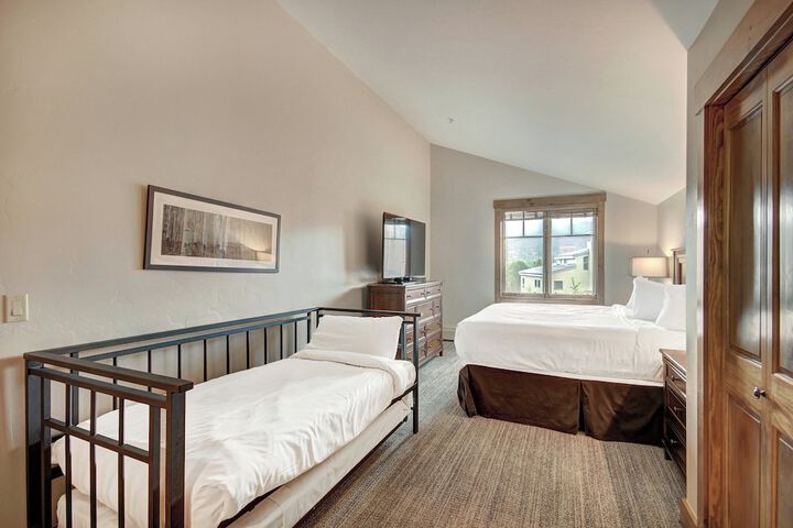 Room 32 of 180