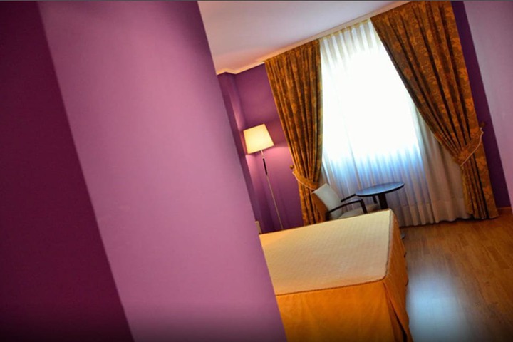 Room 2 of 41
