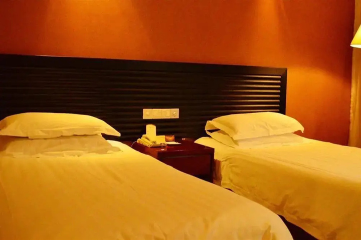 Room 5 of 12