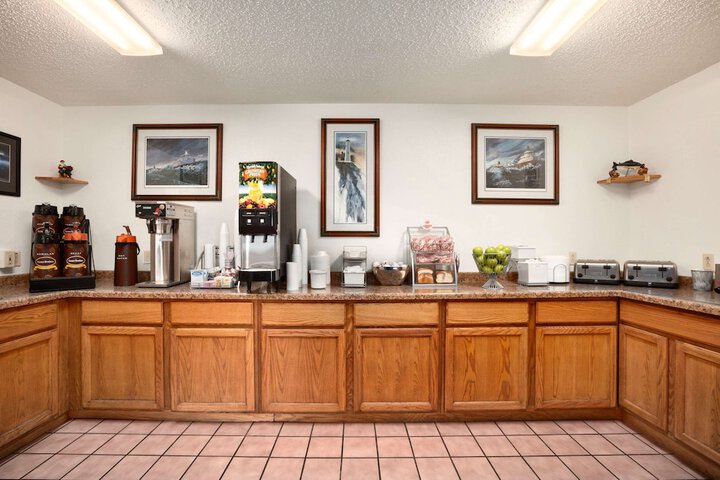 Breakfast/Coffee Service 20 of 25