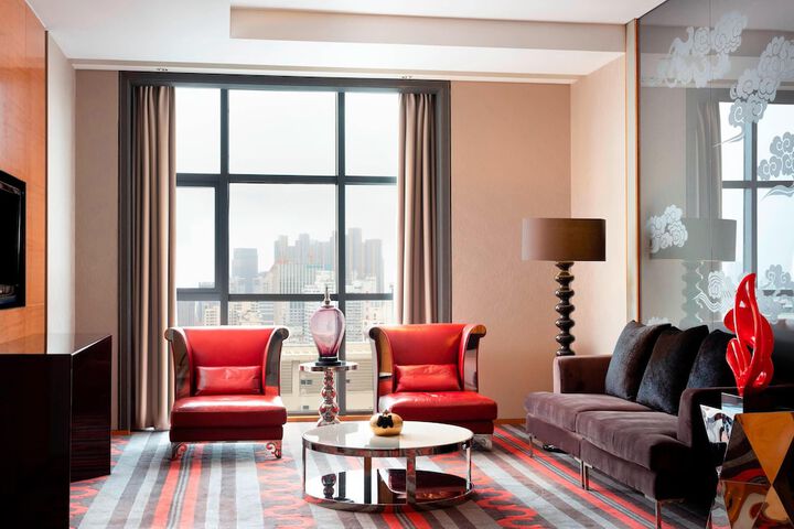 Room 32 of 84