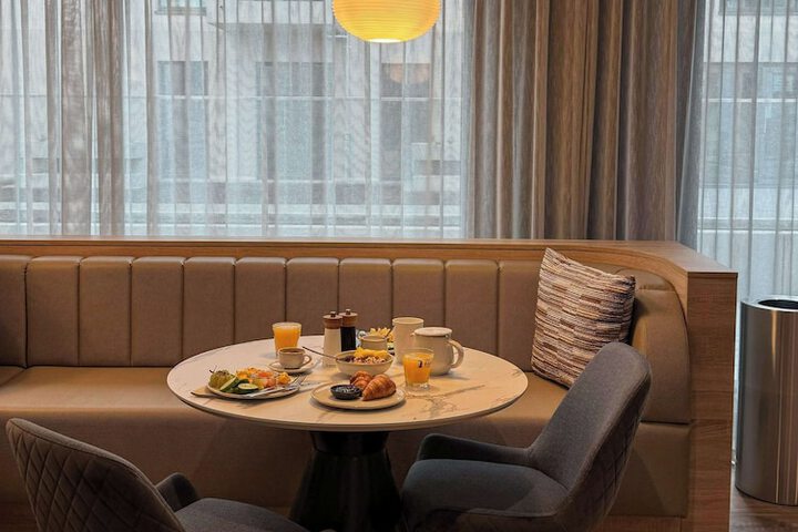 Breakfast/Coffee Service 90 of 108