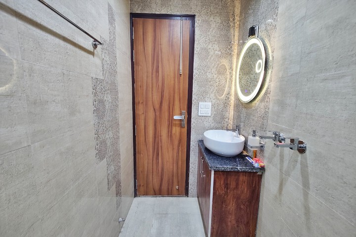 Room 43 of 63