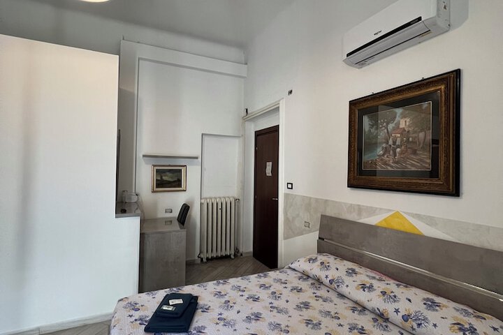 Room 15 of 48