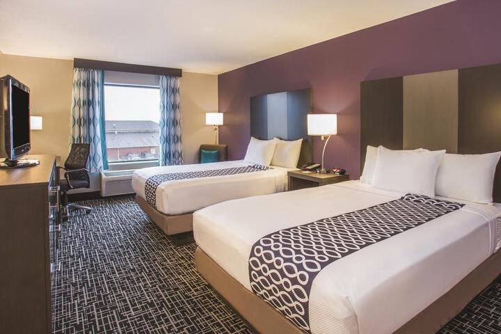 2 Queen Beds (5 of 5)