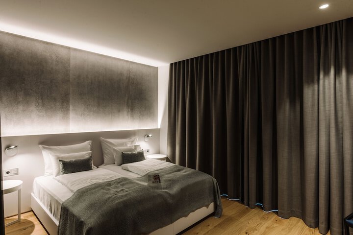 Room 8 of 53