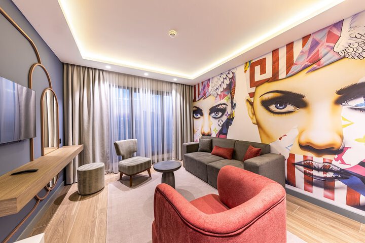 Room 25 of 69