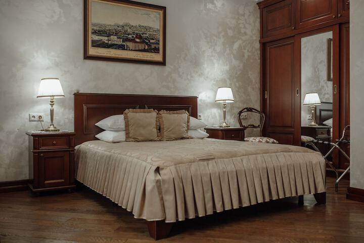 Room 13 of 87
