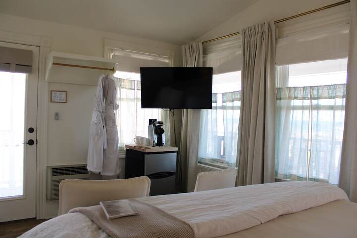 Room 27 of 73
