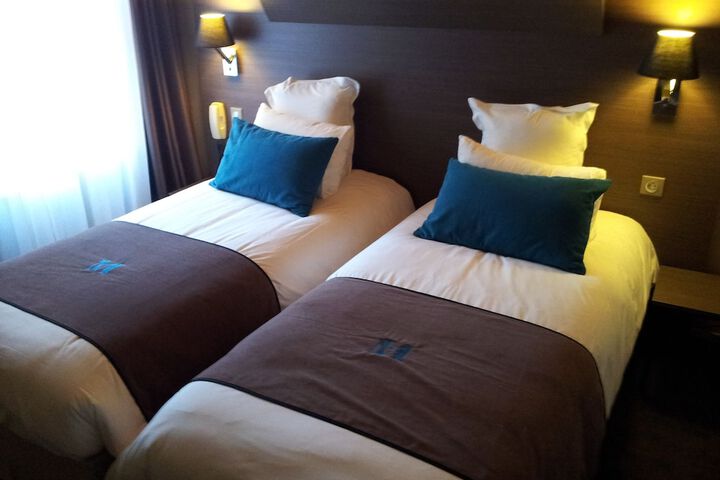 Room 9 of 32