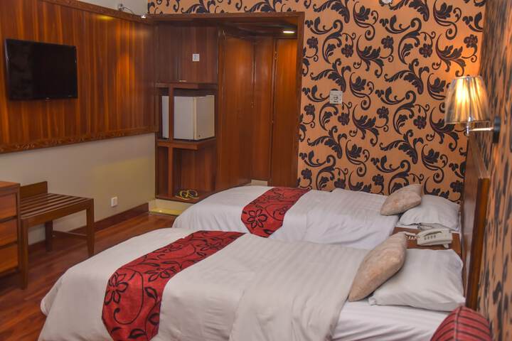 Room 4 of 27