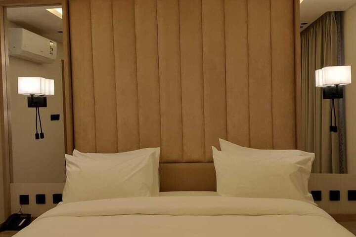 Room 11 of 23
