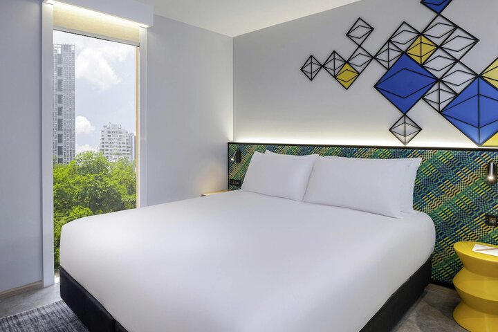 Room 18 of 109