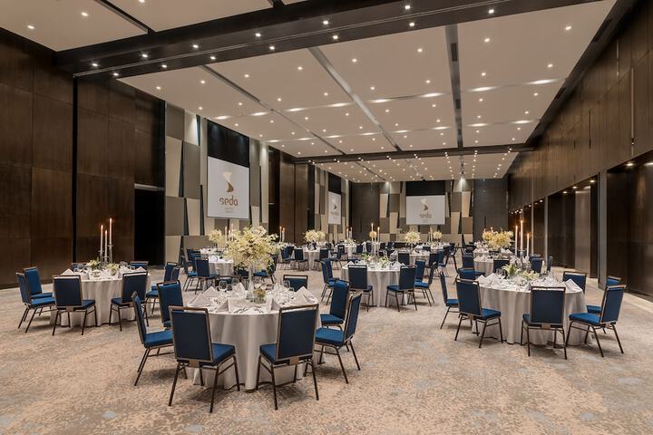 Ballroom/Hall 28 of 36