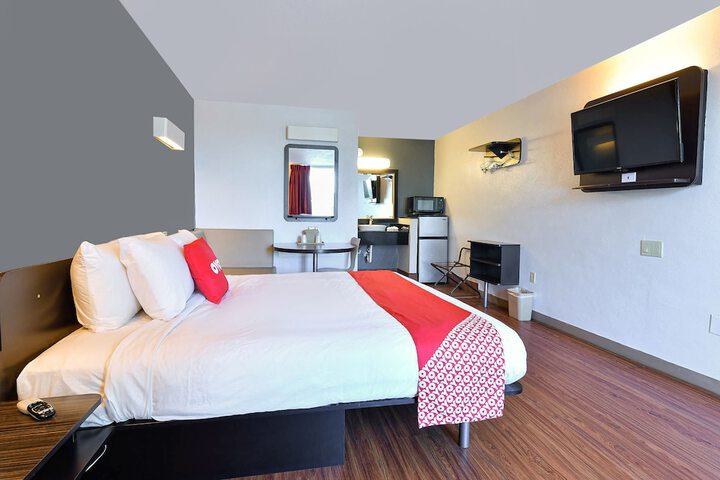 1 King Bed (11 of 16)