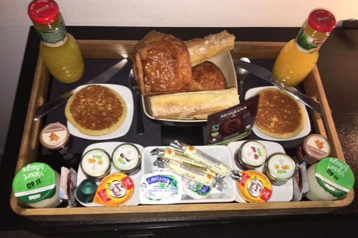 Breakfast/Coffee Service 19 of 24