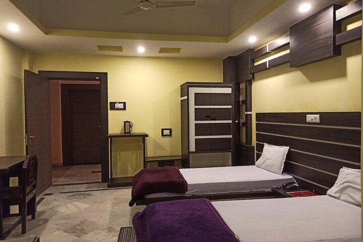 Room 4 of 34