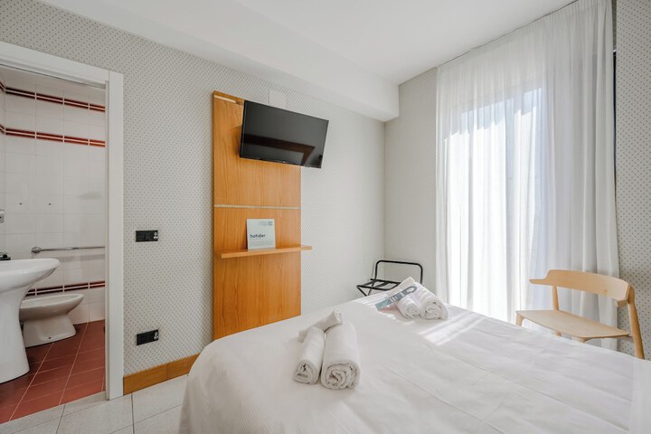 Room 12 of 97