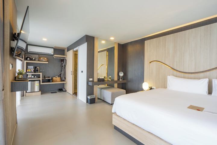 Room 30 of 107