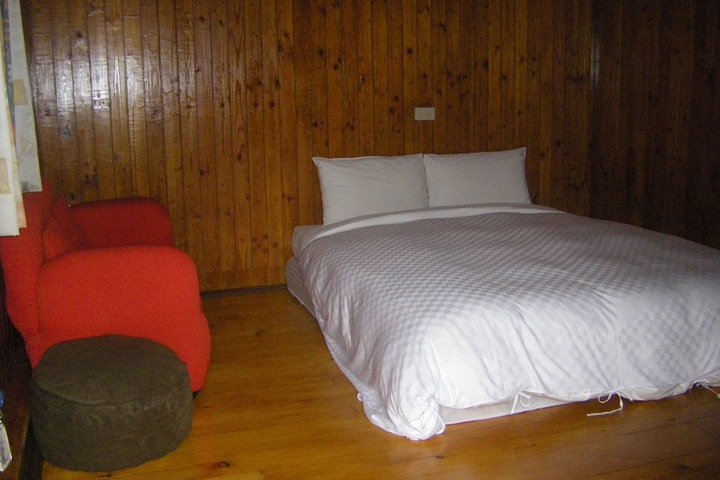 Room 3 of 43